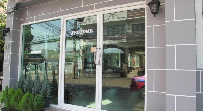 Hoppers Place Donmuang Hostel