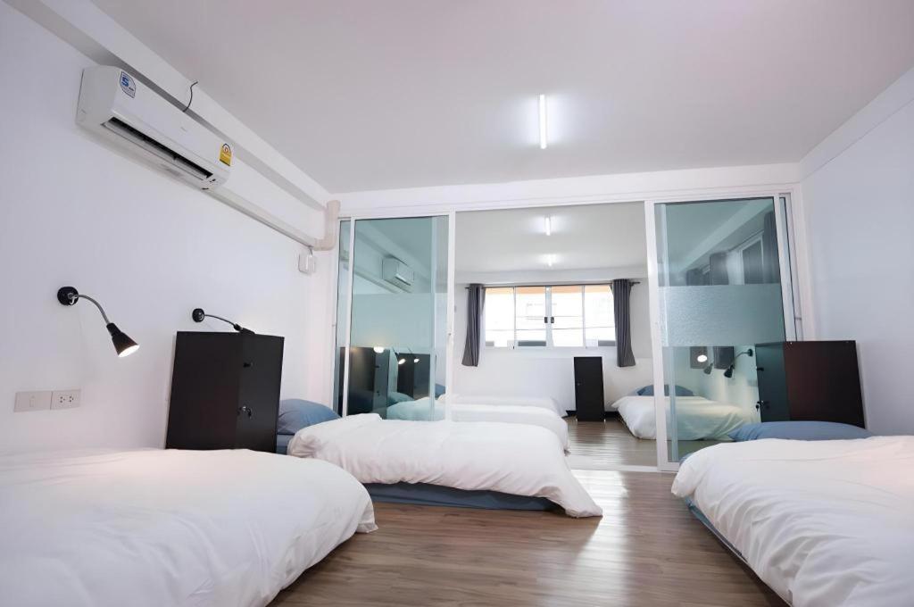 Hoppers Place Donmuang Hostel