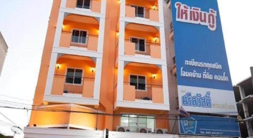 Hoppers Place Donmuang Hostel