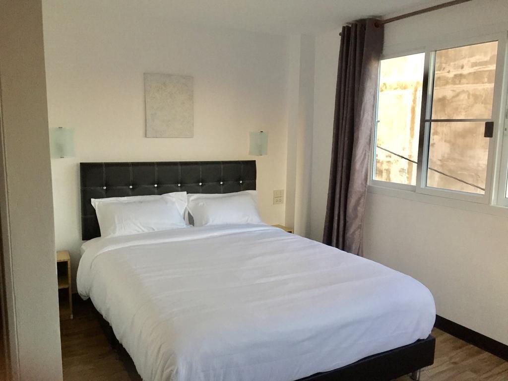 Hoppers Place Donmuang Hostel