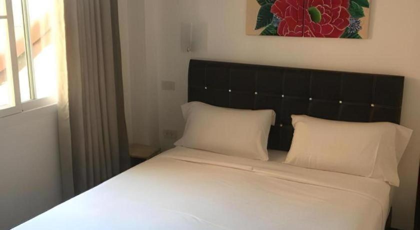 Hoppers Place Donmuang Hostel *